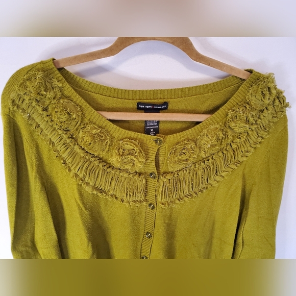 Women's Green Sweater - Picture 3 of 10